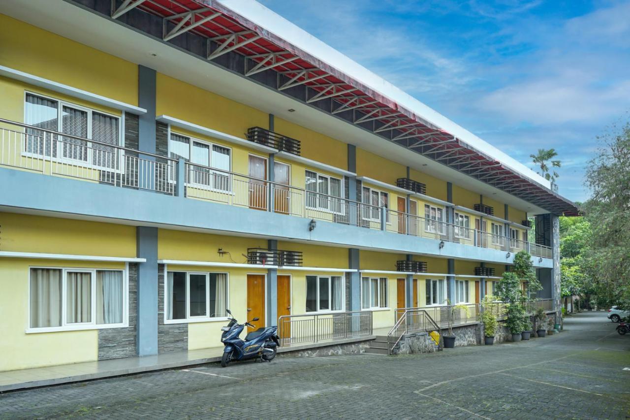 Front One Resort Indraloka Temanggung Εξωτερικό φωτογραφία