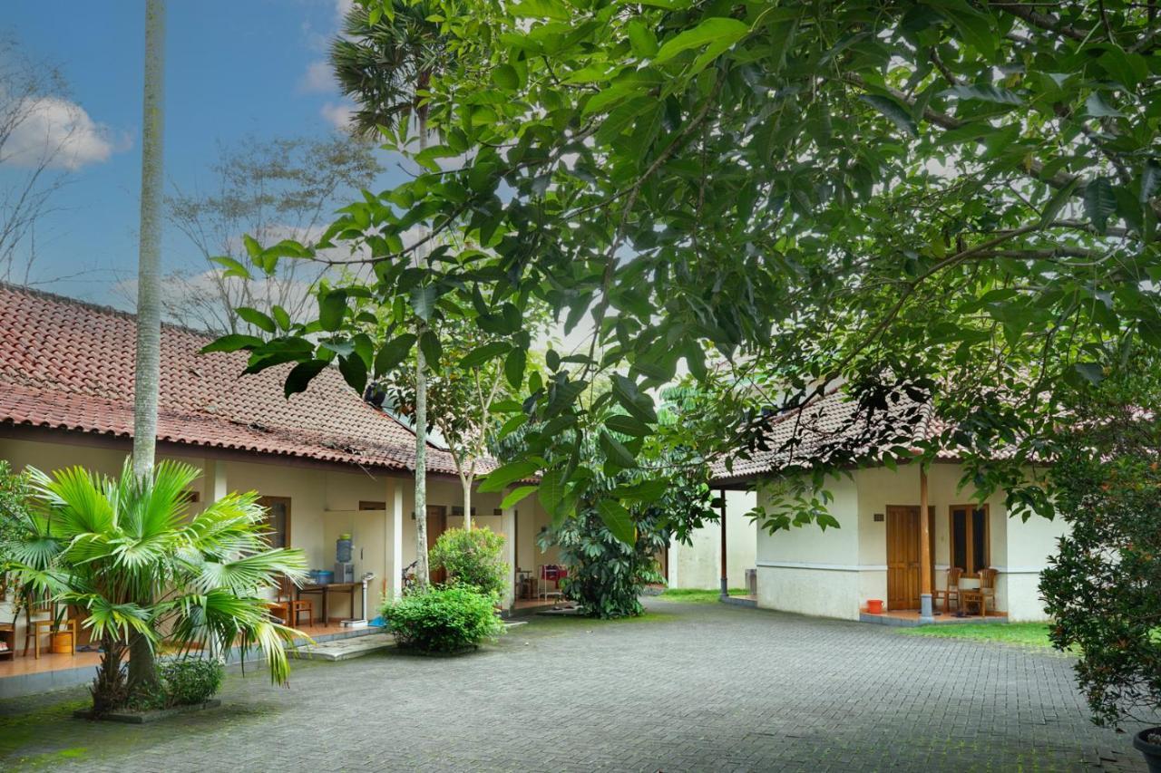 Front One Resort Indraloka Temanggung Εξωτερικό φωτογραφία