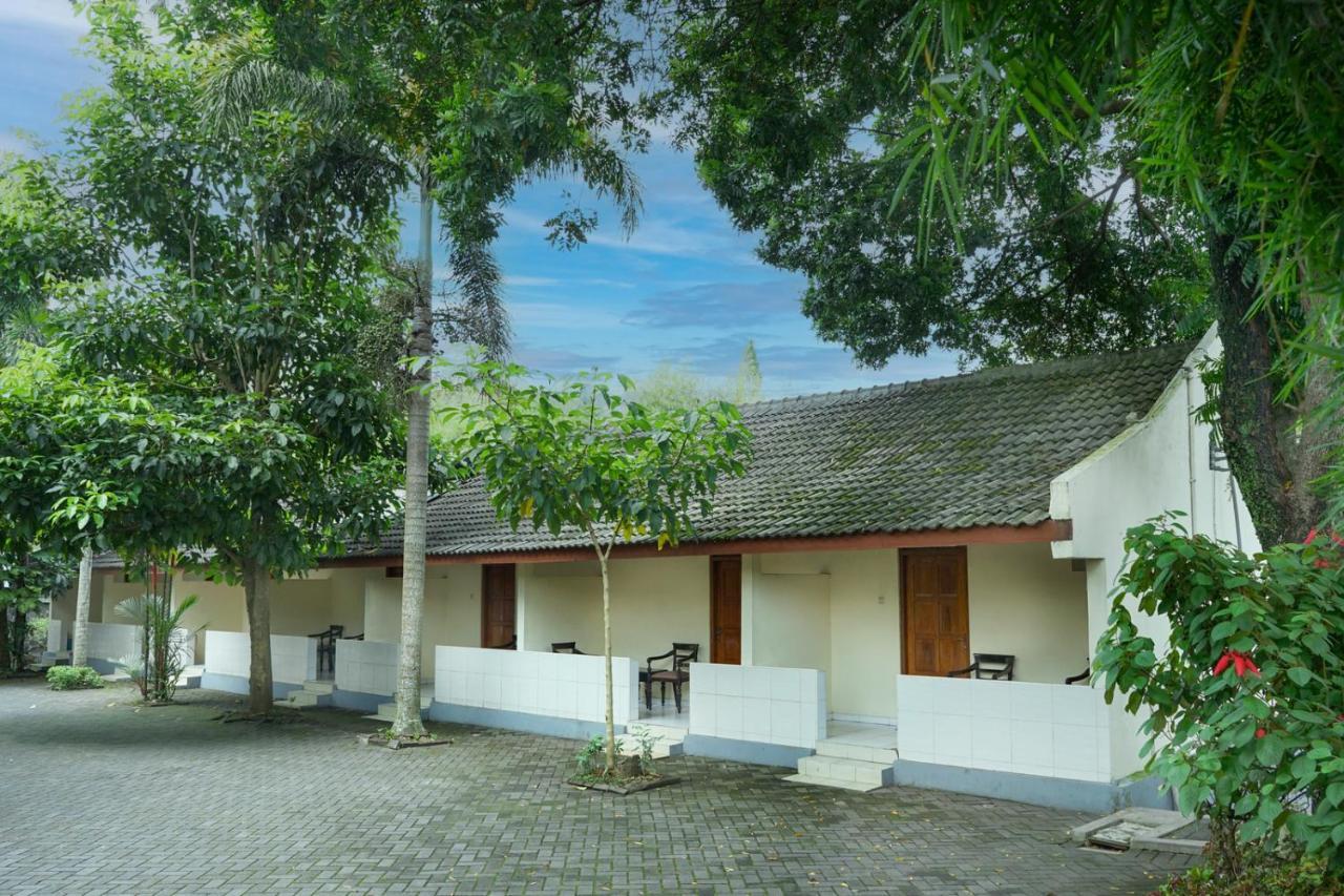 Front One Resort Indraloka Temanggung Εξωτερικό φωτογραφία